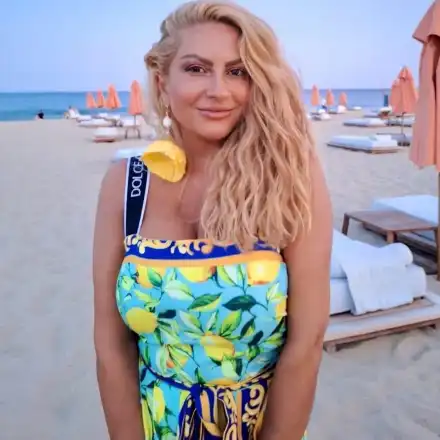 Нели Хаджийска разходи рокля за 7 бона в Несебър