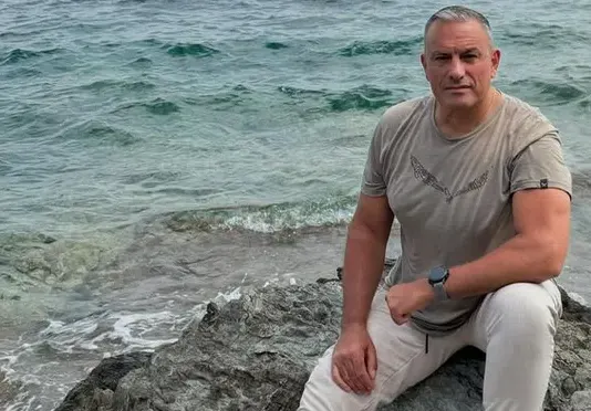 Новата на Юксел Кадриев на годините на дъщеря му, фрашкана е с пари (Папарашки снимки)