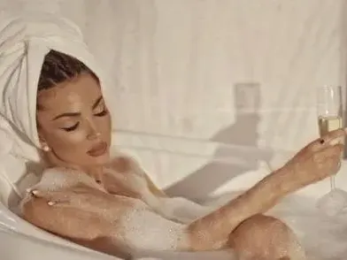 Ох, баня! Ох, кеф! Тафкова побърка всички със селфи ДИБИДЮС!