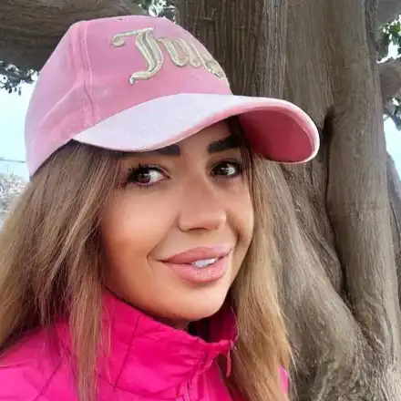 Пантелей пътник! Анита Мейзер заживя в джип!