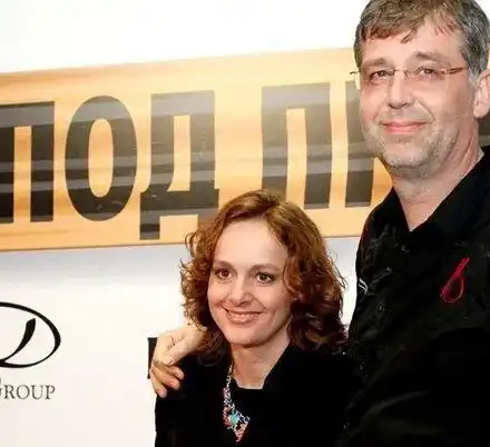 Параскева Джукелова официално се събра с мъжа си! Разпускат с дъщеря си в Мелник