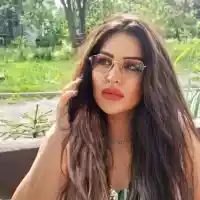 Рени брои 80 бона за имот на село (Вижте кои са звездните й съседи)