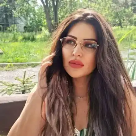 Рени брои 80 бона за имот на село (Вижте кои са звездните й съседи)