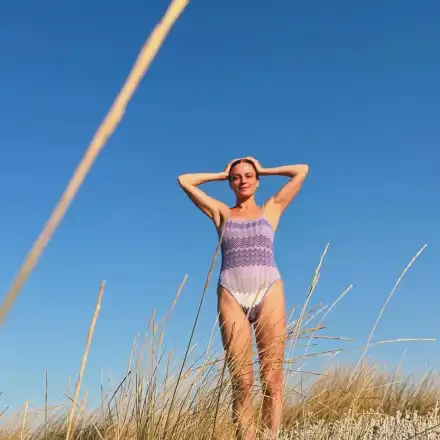 С рев и сълзи съпругът на Духовникова качва щерките на сърф