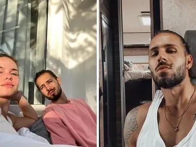 Сара и Папи играят табла на плажа