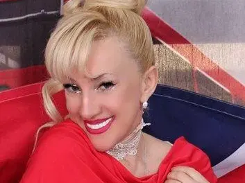 Сашка Васева приключи с лечението на тумора, отново ходи на участия