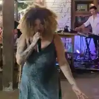 Ще я познаете ли? Жана Бергендорф чукна 100 кила, но пее като звяр! (ВИДЕО)