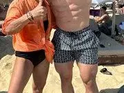 След цяло ято мацки: И бузукарката на Ивана се отърка в Карлос Насар (Снимки)