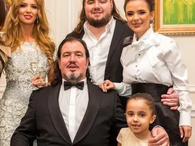 След като ги нарече АЛЧНИ И ЛОШИ: Гущерова отива на гости на свекърите (СНИМКИ на палата им)