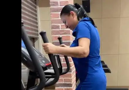 Смях в залата: Софка на фитнес по рокля ВИДЕО