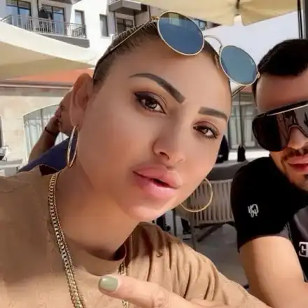 Софи Маринова подари на пиара си конски зъби като на Джизъса (СНИМКИ)