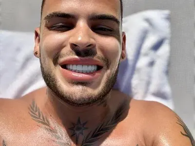 Софи Маринова подари на пиара си конски зъби като на Джизъса (СНИМКИ)