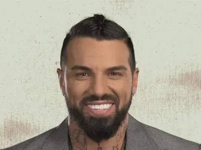 Софи Маринова подари на пиара си конски зъби като на Джизъса (СНИМКИ)