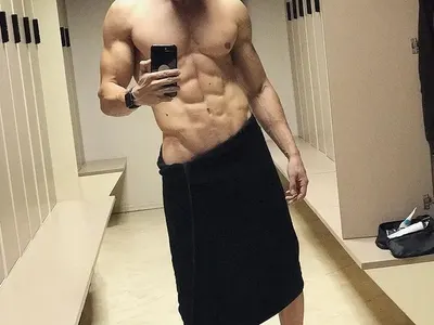 ТОП 10 на секси мъжете на лято 2024 СНИМКИ