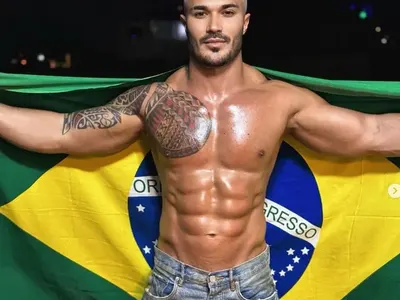 ТОП 10 на секси мъжете на лято 2024 СНИМКИ