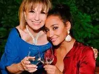 Вижте известните БАБИ, които дундуркат внучета! (СНИМКИ)