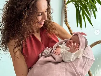 Вижте известните БАБИ, които дундуркат внучета! (СНИМКИ)