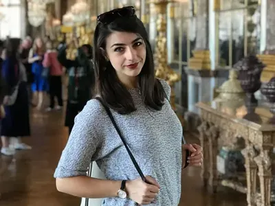 Въпреки тлъстата заплата: Лена пробва евтини дрехи на промоция (Папарашки снимки)