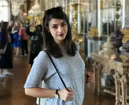 Въпреки тлъстата заплата: Лена пробва евтини дрехи на промоция (Папарашки снимки)