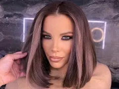 Емилия се показа от музикалното студио