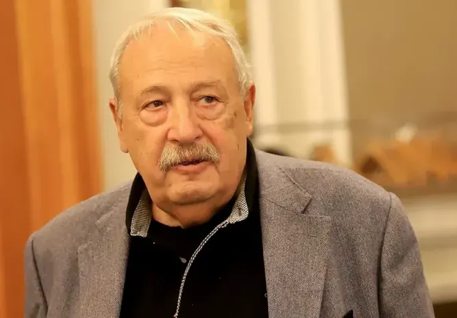 Гарелов още е в кома