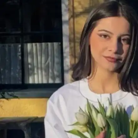 20-годишната Еси е най-младата учителка