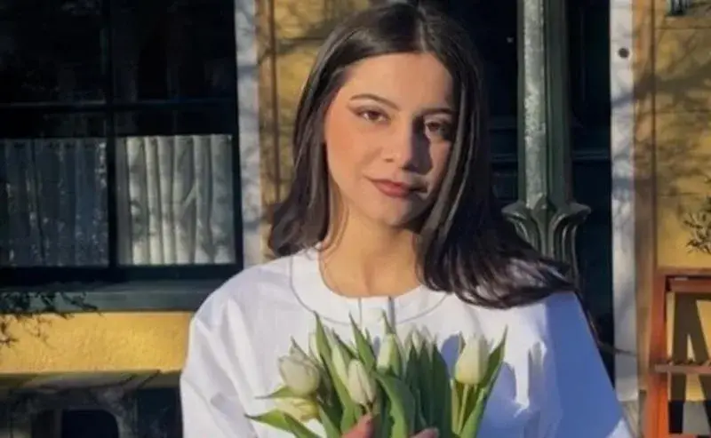 20-годишната Еси е най-младата учителка