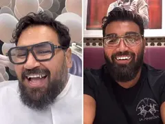 Азис си направи вампирска усмивка