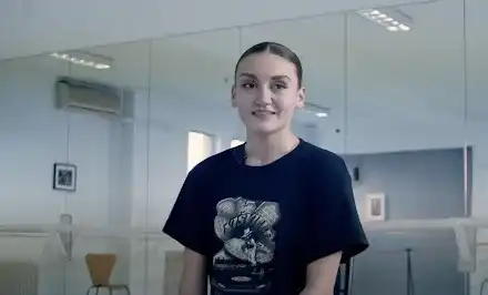 Балерина се ожени за актьор във водата