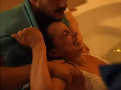 БЕЗ ЗАДРЪЖКИ! Антоанет Пепе показа ВИДЕО как ражда във вана