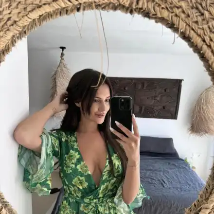 Бившата на Емрах го замени с прилежен младеж