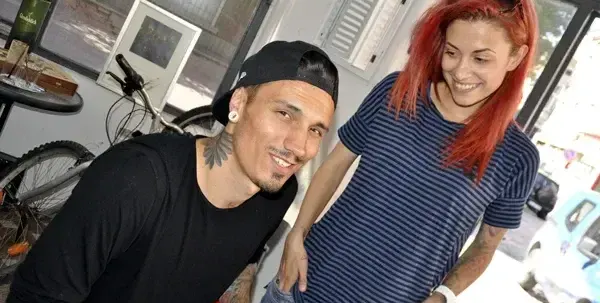 DJ Мартен предложил на жена си с коледна играчка! Вижте какво ги свързва завинаги (СНИМКИ)
