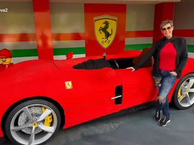 Джина сглоби ферари от лего