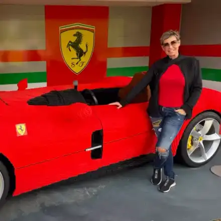 Джина сглоби ферари от лего