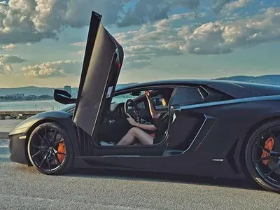 Дъщерята на Куката бръмчи с ламборджини СНИМКИ