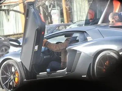 Дъщерята на Куката бръмчи с ламборджини СНИМКИ