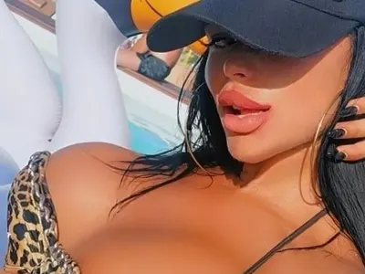 Гадже маже бюста на Ана Мария с кал