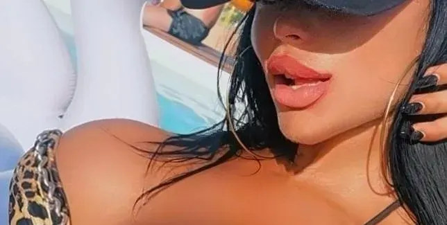 Гадже маже бюста на Ана Мария с кал