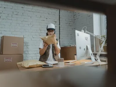 Как да изпратите пратка лесно и бързо с куриер