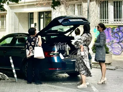 Лена от парапета не покани Кирил Петков на ТАЙНОТО кръщенето на малката Деа (Папарашки снимки)