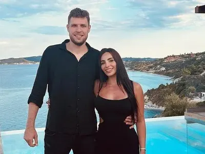 Медиите в Гърция гръмнаха: Везенков се жени за пищната Никол