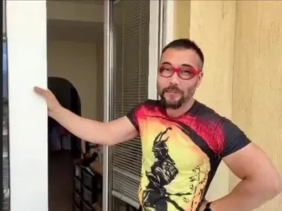 Миро от „Островът”  унищожи училищните  дневници в България