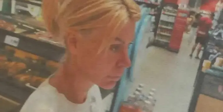 МИЗЕРИЯ:  Гущерови го закъсаха, броят си стотинките за храна на промоция (Папарашки снимки)