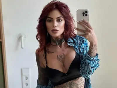 На косъм: Лекари пак спасиха Марешка Бадерм СНИМКИ