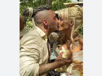 Натириха мъжа на Джулиана Гани от полицията