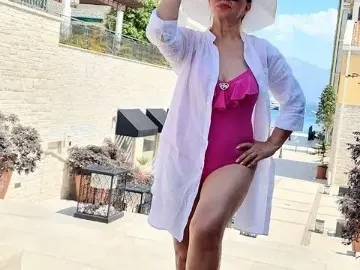 Неда Украден горда на 74 със своето тяло!