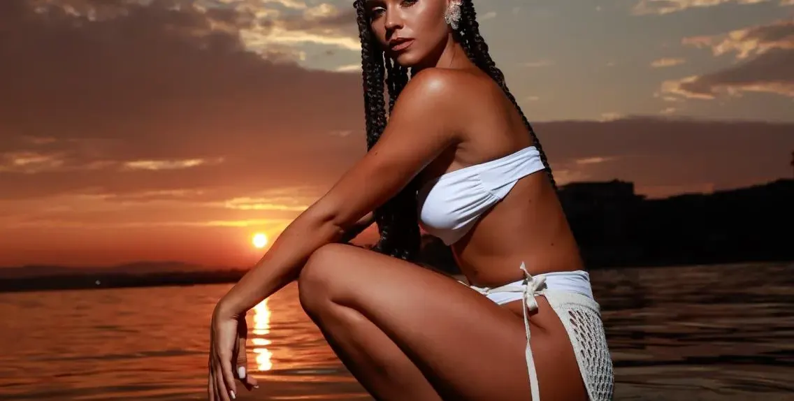 Нестандартният бански на Мудева скрива само най-важното