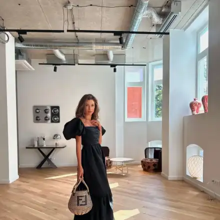 Никол Станкулова с чанта за 5 бона