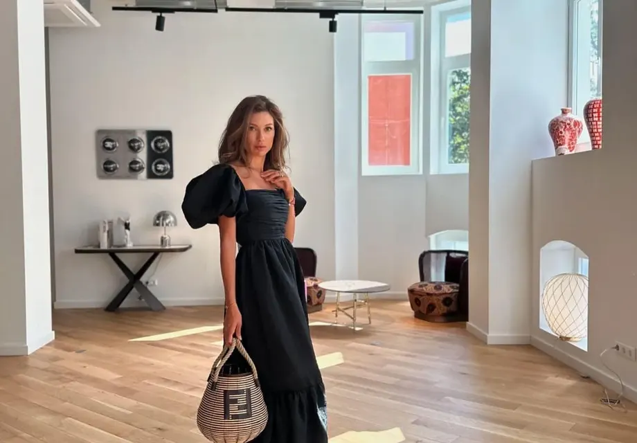 Никол Станкулова с чанта за 5 бона