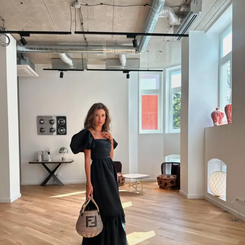 Никол Станкулова с чанта за 5 бона